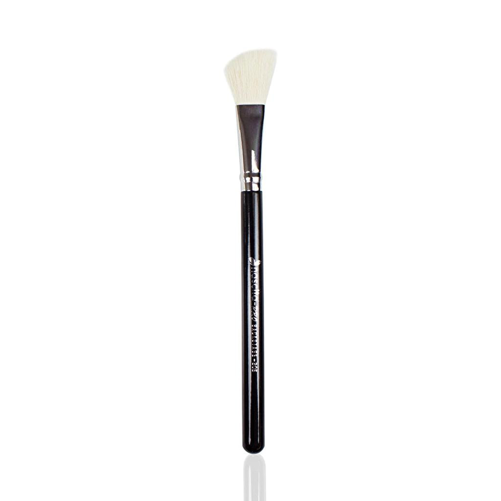 Nascita Angled Blush & Highlighter Brush 305 for Seamless Blending
