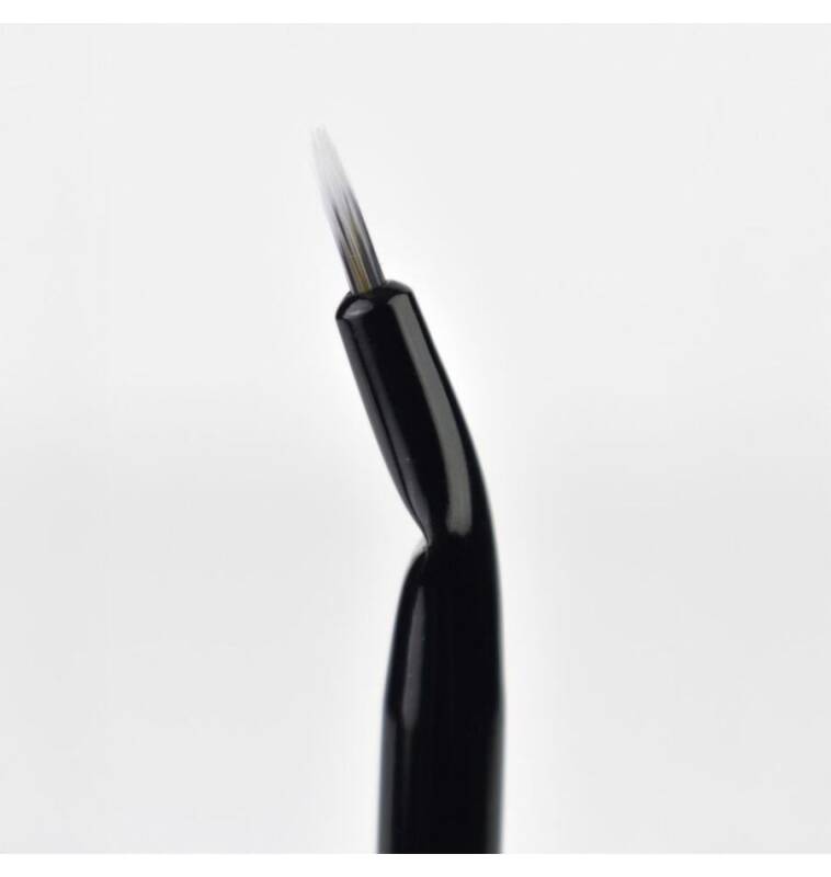 Beter Elite Angled Eyeliner Brush for Precise Lines