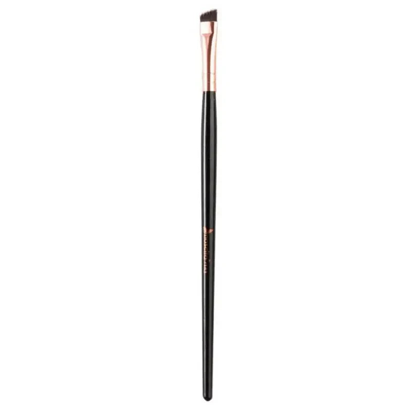Nascita Pro Angled Eyeliner Brush for Precise Lines