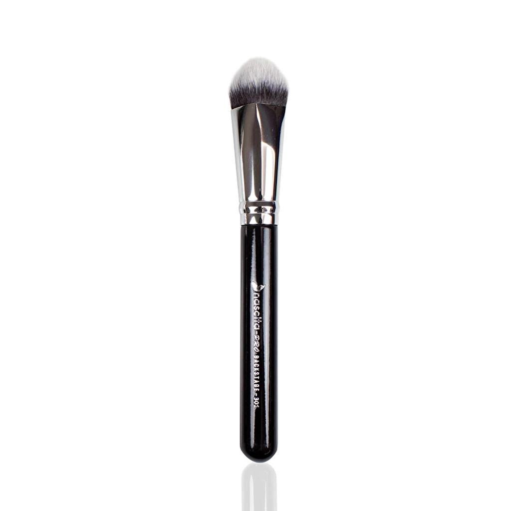 Nascita 4D Kabuki Foundation Brush 301 for Seamless Makeup