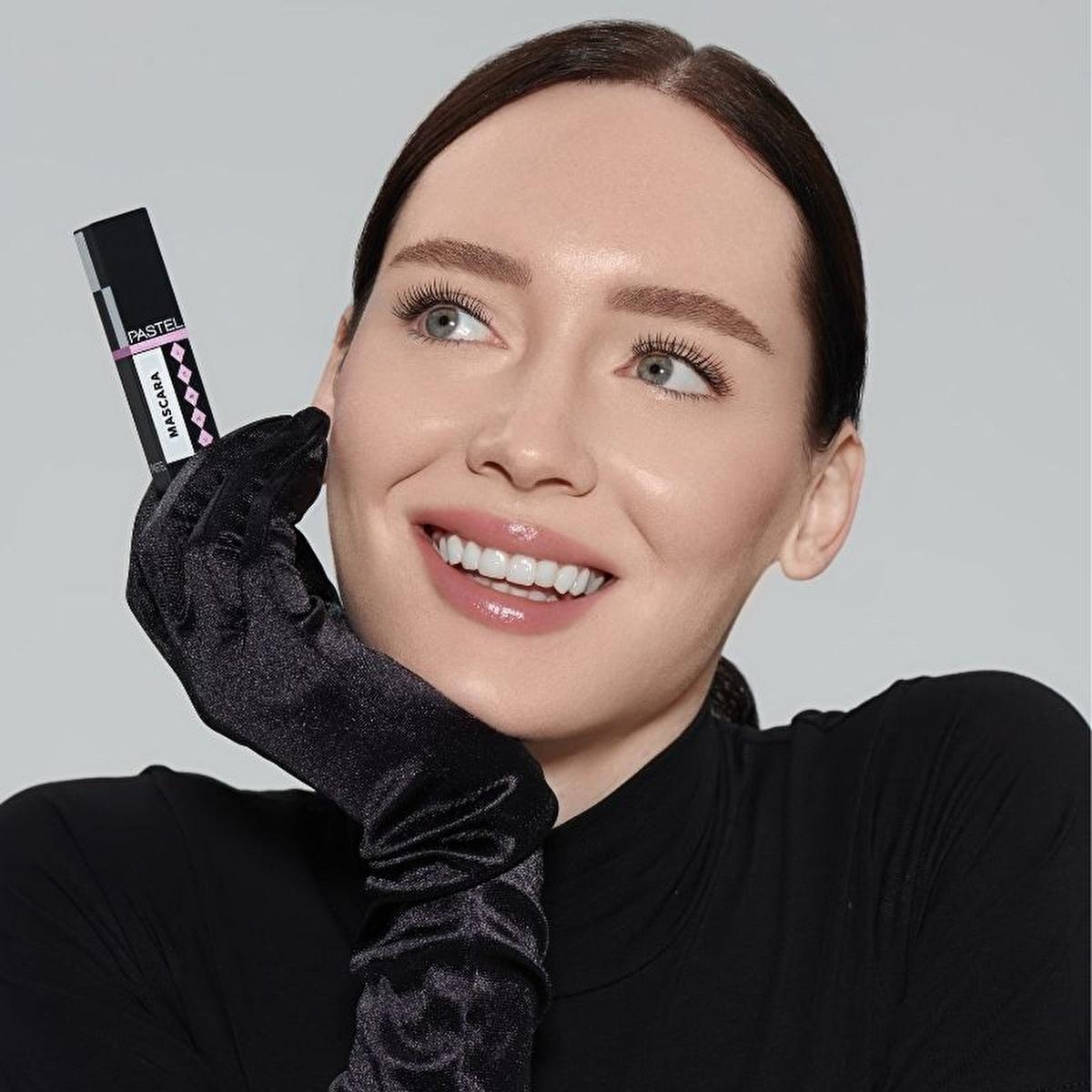 Pastel Queen Long-Lasting, Nourishing Mascara for Volumized & Lifted Lashes