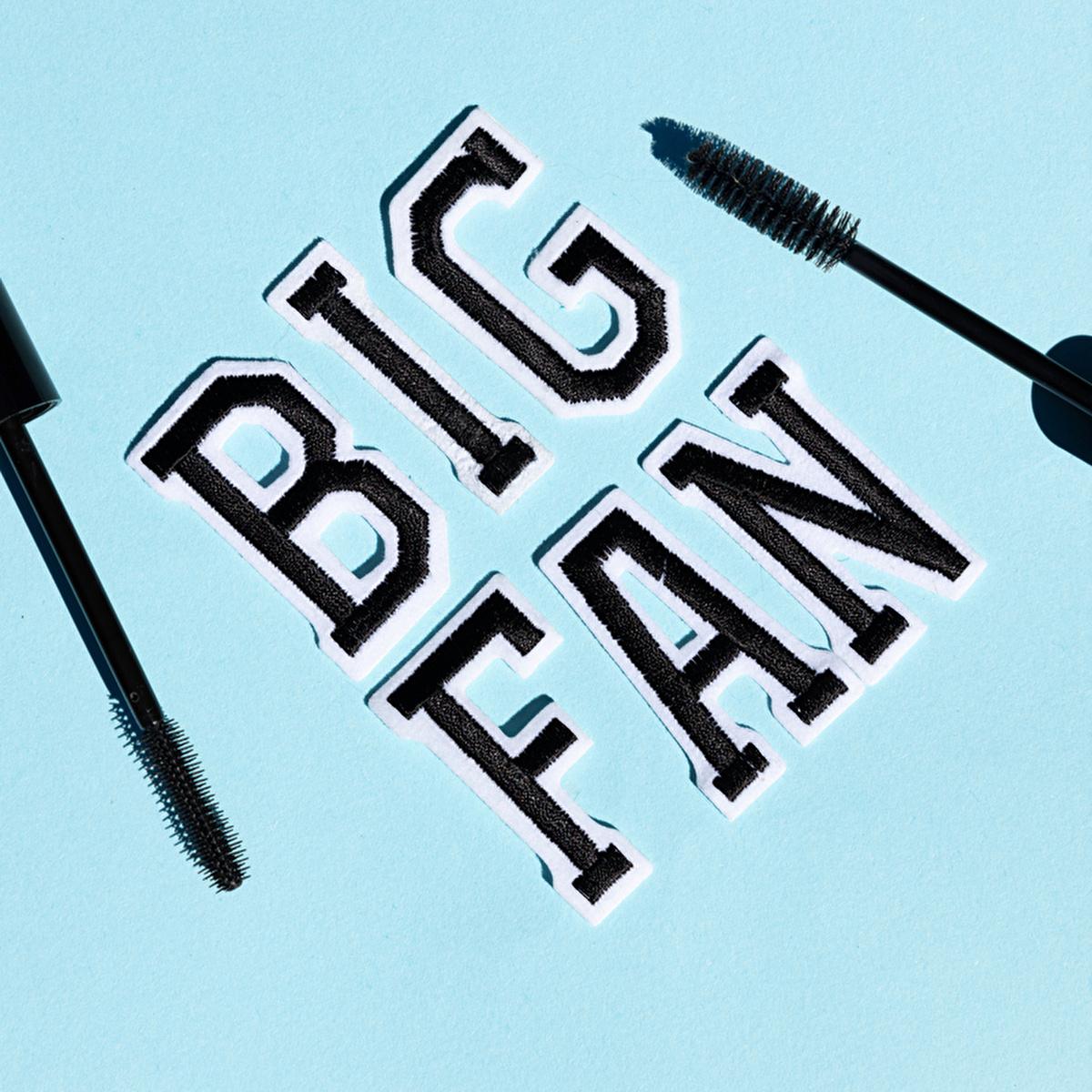 theBalm Big Fan Defining Mascara: Xtra-Lush Brush for Volumizing & Long-Lasting Eyelash Enhancement Ð Achieve Dramatic, Thick Lashes All Day.