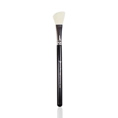 Nascita Angled Blush & Highlighter Brush 305 for Seamless Blending