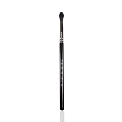 Nascita Midi Blending Brush 311 for Seamless Eyeshadow