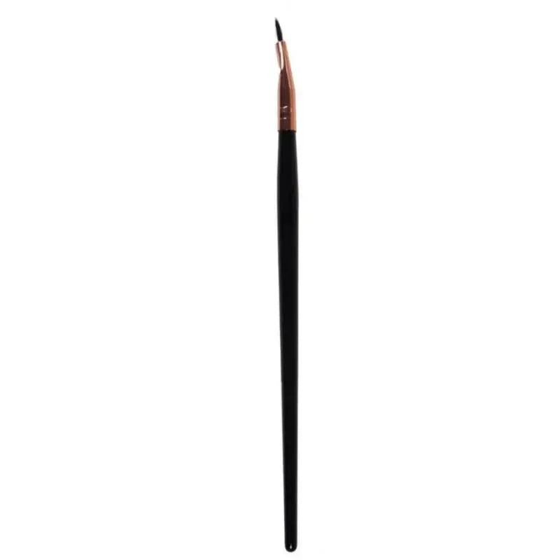 Nascita Pro Angled Eyeliner Brush for Precise Lines