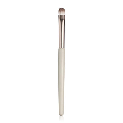 Eklips Trend Eyeshadow Blending Brush for Seamless Makeup